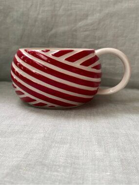 Starbucks 2013 red white striped yarn ball 12 fl. oz mug